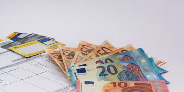 découvrez tout sur la réforme des frais bancaires en cas de succession : nouvelles règles, impact pour les héritiers et conseils pour mieux gérer vos démarches successorales en 2024.