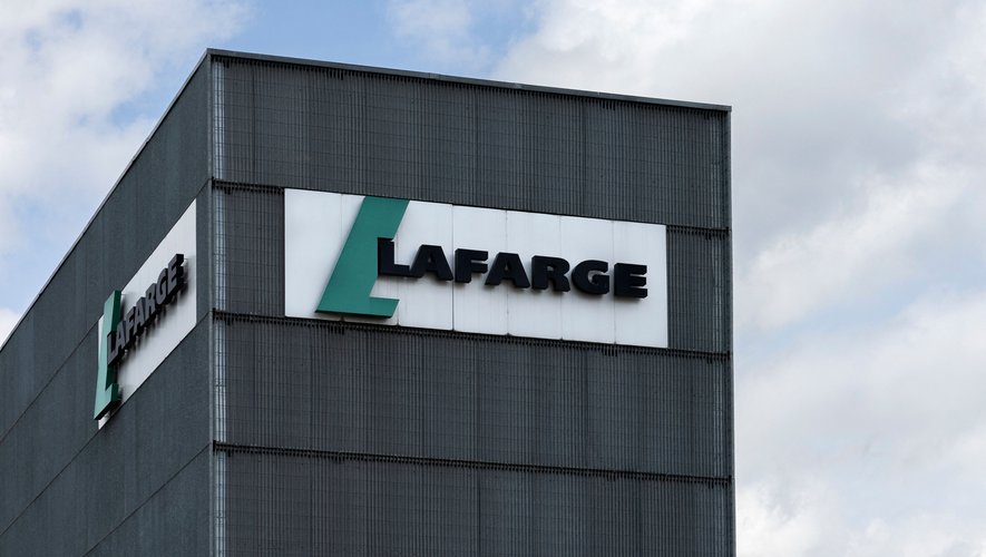 le procès lafarge suspendu en raison d'une erreur de procédure, retardant la suite des audiences et soulevant des questions juridiques importantes.