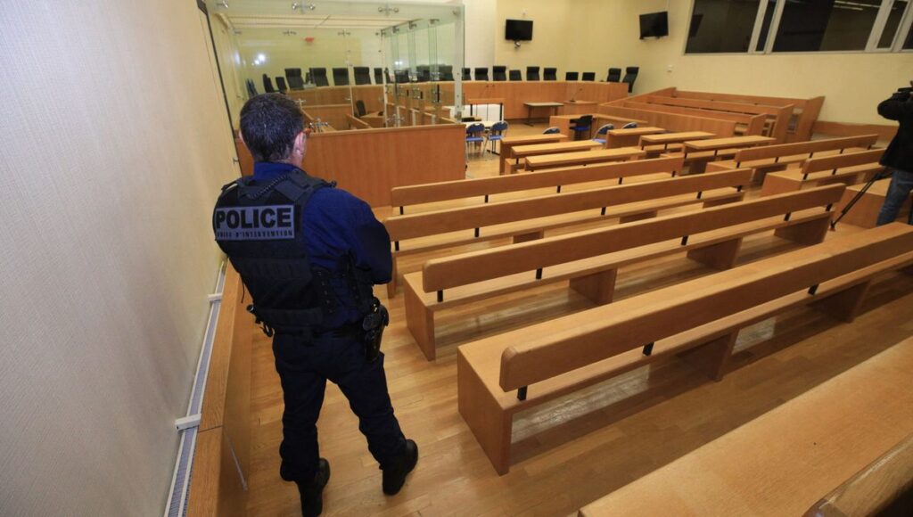 découvrez un témoignage poignant au tribunal d'évry concernant une mère violente, mettant en lumière les enjeux familiaux et judiciaires.